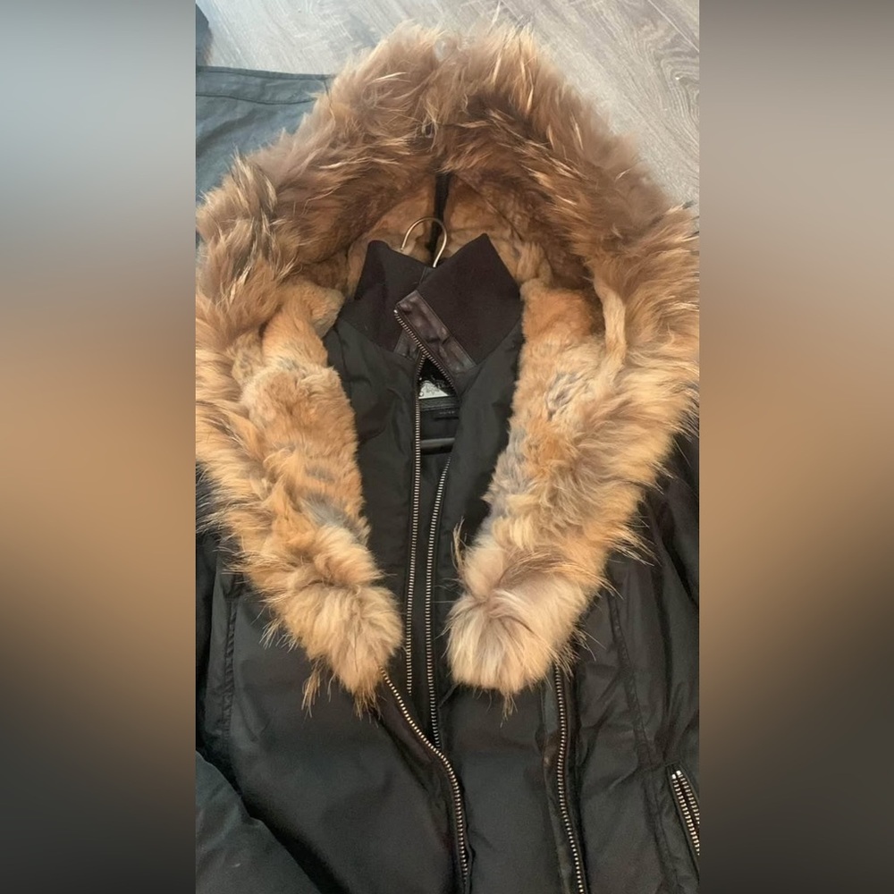 Mackage Jacket in XS black 
Avika style with full fur inside hood